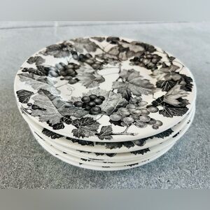 Crate & Barrel Quadrifoglio Black & White Grape Design Lunch Plates Set 6